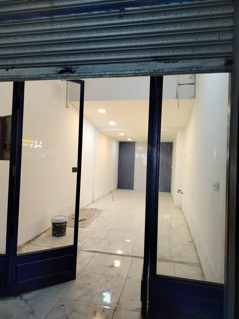 محل لليجار الزعفرانيه شارع المعهد مقابل عياده ابو تراب نزال 10 ونص ***********
