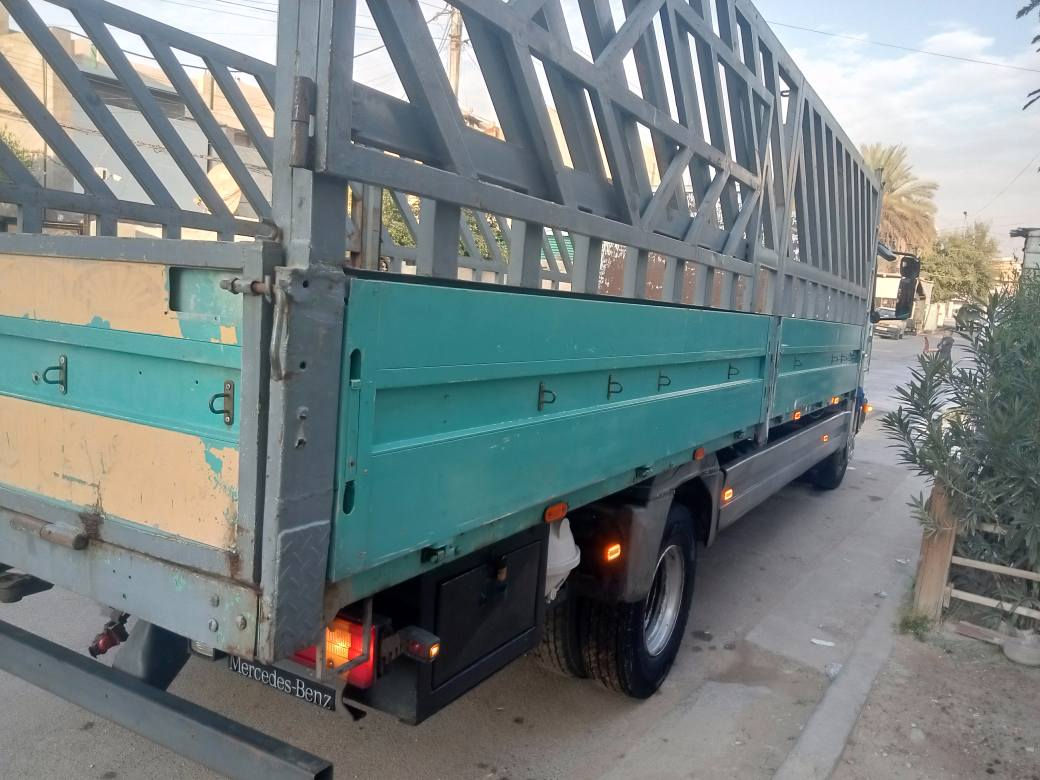 اتيكو موديل 2000 شمعه بلاديه تدفئه تبريد قطرة صبغ مابيها تخم تاير سته برغي
 طنيه 3800 اجول بيها بأي وكت بغداد بل شورجه باسمي تحويل ثاني يوم صدر جديد خلفي امامي محرك بلادي وبيها مجال لطيبين 
***********
*********** بغداد, العراق
