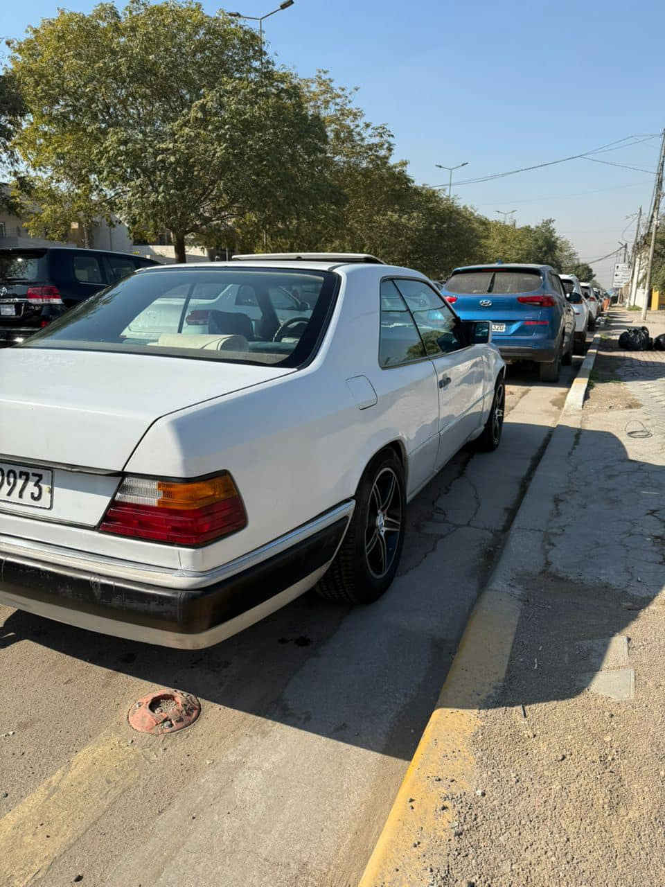 للبيع دب كوبيه تك باب موديل 1988 اصل بدون ضربه وصبغ 
محرك وكير باديات 300 قبق اسود 
جاهزه بدون عطل ونقص 
رقم بغداد انكليزي تحويل مباشر 
السعر 63 ورقه وبيه مجال بسيط 
***********
