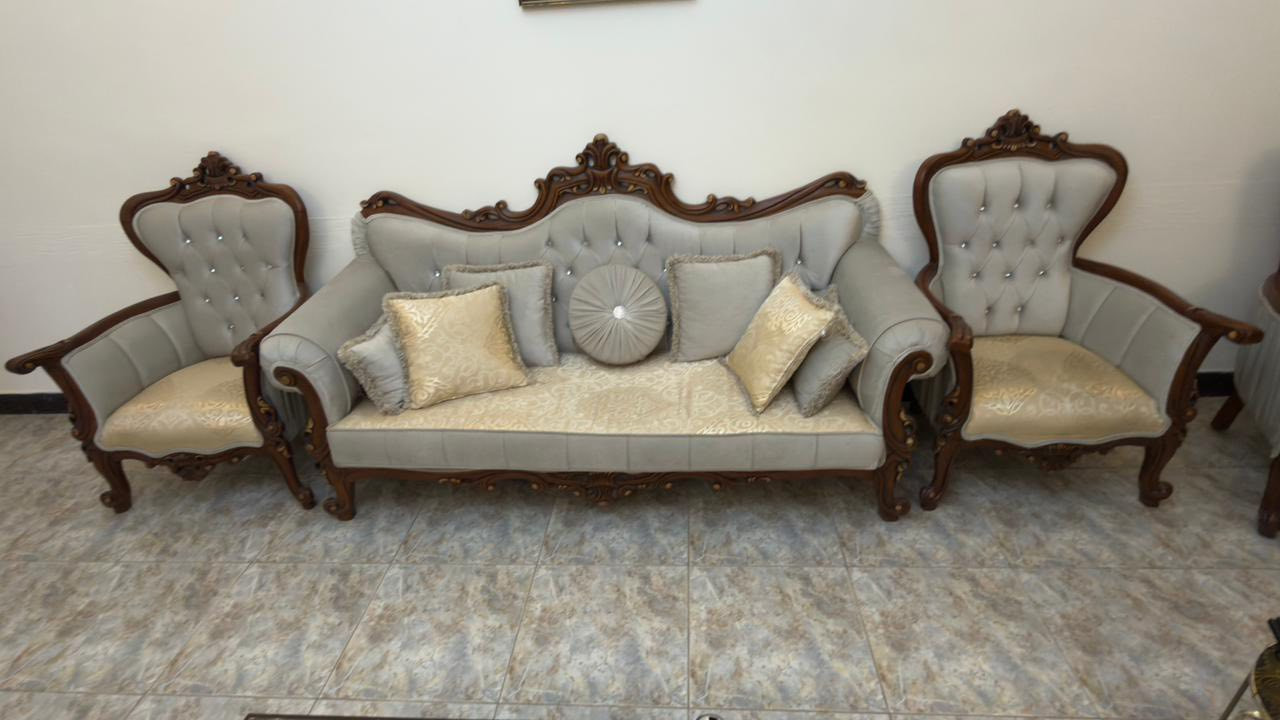 السلام عليكم
للبيع تخم قنفات اخو الجديد 

١٠ مقاعد و ويا ٢ مقعدين اضافي مع طبلة وسطية

جديد جدا مستخدم فقط شهرين 

السعر مليون و ١٥٠ الف  مكاني بغدادالمنصور هاتف 0771282070


**إذا كنت صاحب هذا الإعلان وتريد حذفه لأي سبب، رجاءا أرسل رسالة إلى الدعم الفني**