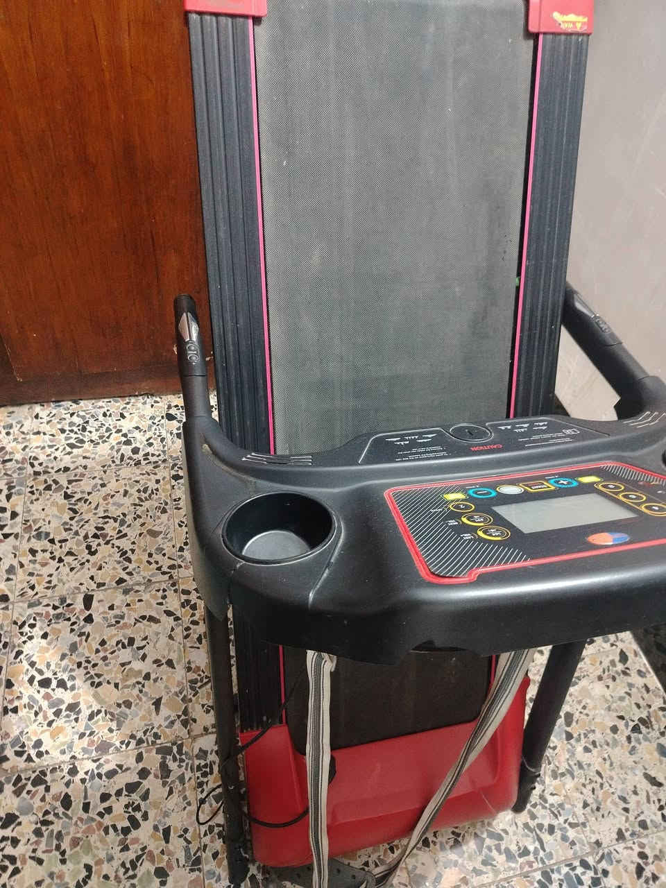 سلام عليكم جهاز جري رياضي نضيف مستعمل مو هواي مثل ما واضح بل صوره المكان بغداد المعامل ما موجود فيس لاستفسار عسعر ***********
