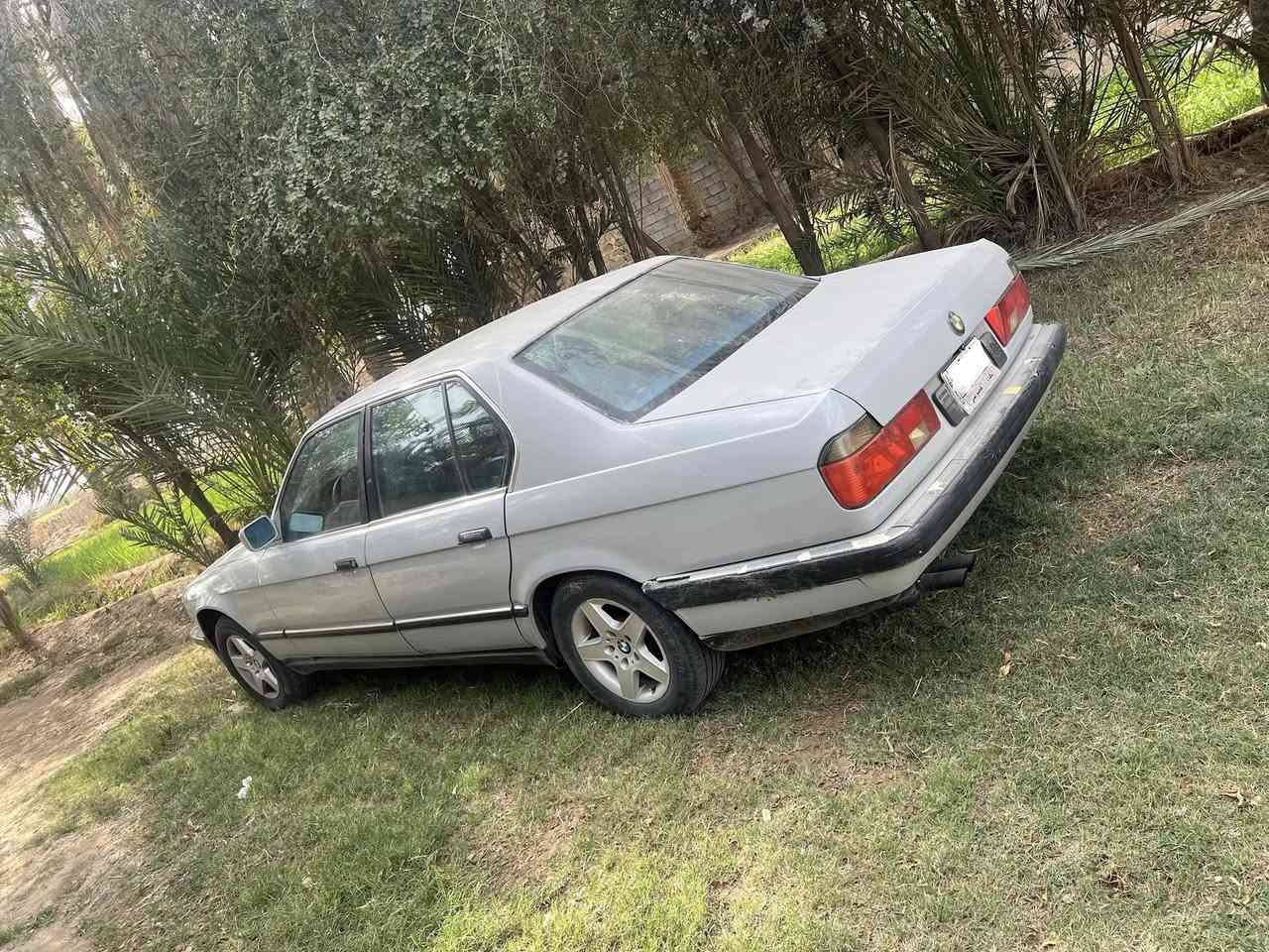 سلام عليكم  735  موديل 91  للبيع  سياره كير ميكنه نضيفات  كهربائيات كله شغاله حداديه اماميه جديده خلفيه تريد قاعده دبل خلفي  رقم بغداد تحويل او وكاله 
المكان سماوه السعر 40 وبيه مجال ***********
