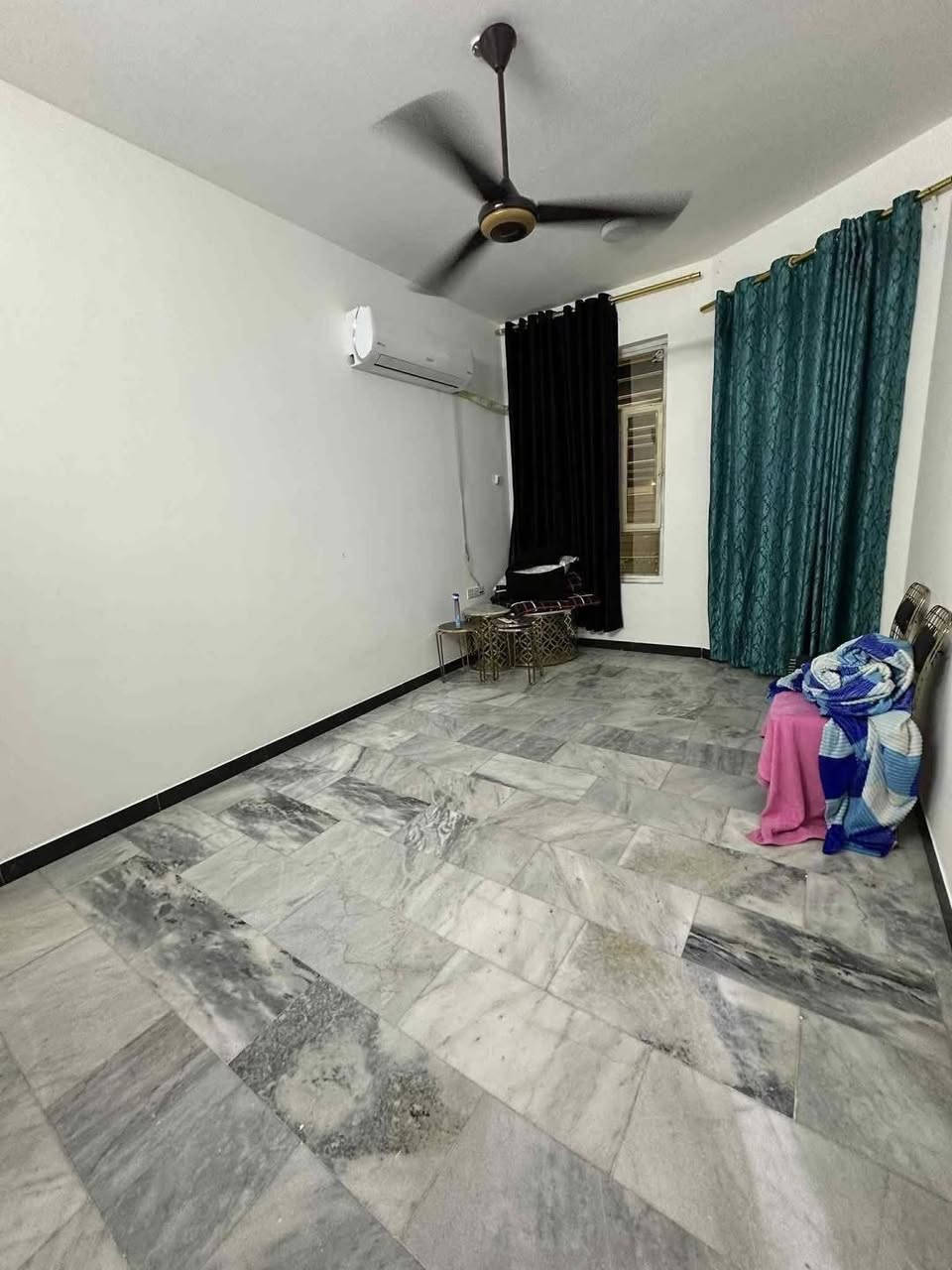 ✔️ لـلـبـيــع فـي الـسـيـديـة ( الاعتماد الهندسي للعقار حصراً )
مشتمل حديث سكني   مربع الـ400 

الـمـسـاحـة   57   مـتـر   الواجهة 5 م  نزال 11.5  م  شارع 15 م

متكون من 3 طوابق ( غرفتين نوم وصالة ومطبخ وخدمات 2  وبيتونة )

‏‎💰 التعامل والتفاوض مباشر مع صاحب العقار

***********-***********

‏‎الفرع الاول / الـسـيـديــة الضباط مقابل افران الرباط
‏‎ الفرع الثاني /شارع العلوة مقابل مدرسة حلم الغد الاهلية 
‏‎الفرع الثالث / عرصات الهندية مجاور فندق بلوم 

‏‎‏‎زبائننا الكرام بِكُم نَرتقي ونَتشرف بزيارتِكم ونَفتخر بخِدمتِكم ❤
