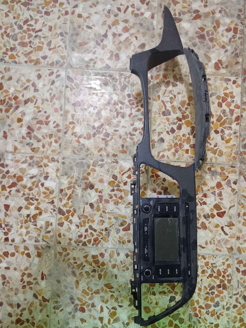 السلام عليكم مسجل سوناتا 2015 وارد امريكي اصلي مال سياره اصلي هو والدشبول ماله نضيف للبيع مكاني بصره دور الضباط ***********
