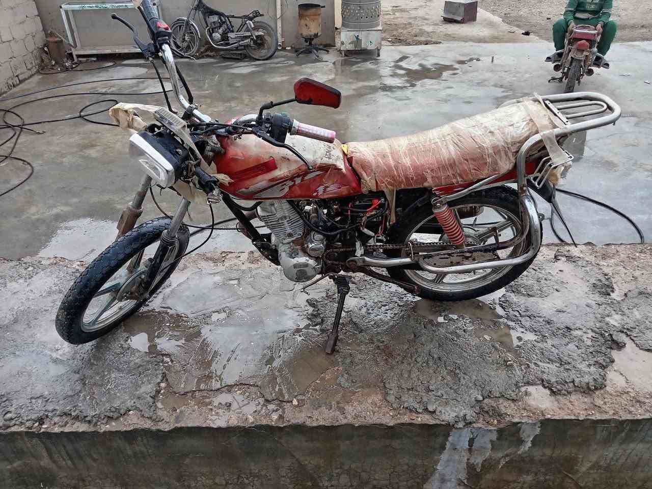 دراجه فيوم مصري للبيع نضافه فول كهربأيات شغاله ماطور جيد جدآ سلف شغال السعر 275 وبي مجال حك الجيه بلدروز مول انفنتي للاتصال ***********
