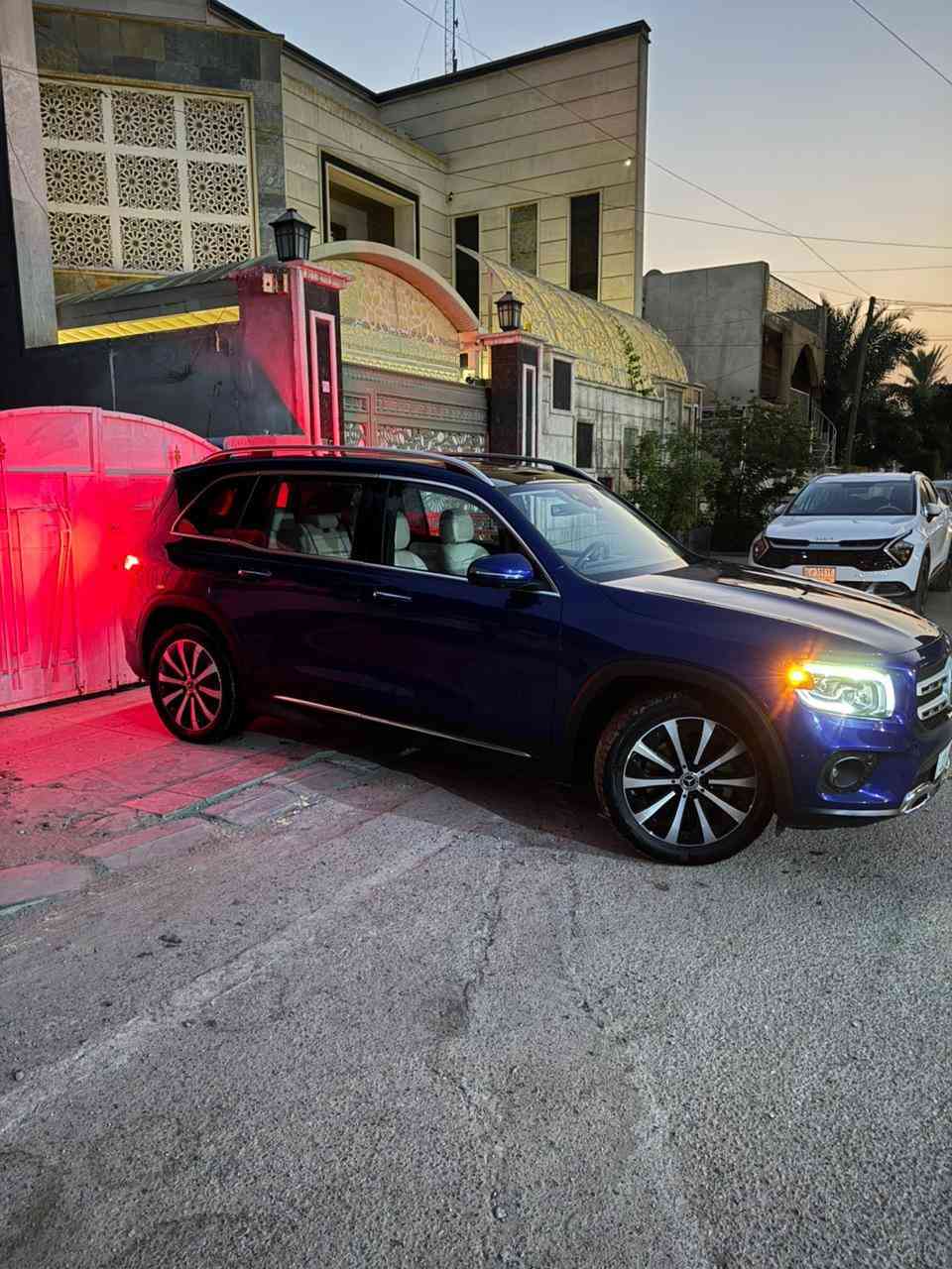 مارسدس عائلية تخبل بسعر #سنتافية عزل وسرعة وعالية شمنتظر؟؟؟؟؟؟؟ 

مرسيدس GLB 250 Model 2022

فول موصفات للبيع

وارد امريكي

المسافه المقطوعه /:- 50الف ميل

التفاصيل والمواصفات /:-

بانوراما عل طول السقف

السياره

رادار امامي مانع التصادم  يظهر التحذير في وسط الشاشه الامامي عند اقترابك من اي سياره بصوره مفاجئه
رادار الجانبي في المرايات الجانبيه

رادار  خلفي ياخذ بريك عند الرجوع وعدم الانتباه 
الدشبول الجديد والشاشه دشبول الاماميه متغيره بيه عده اختيارات تكدر تغير شكله حسب نوع القياده الي تختارها

صندوق خلفي كهرباء دكمه 
قيادة رياضيه 
قياده اقتصاديه 
قياده المريحه 
اضائه داخليه في الدشبول64 لون متغير  في الابواب والدشبول اختيارات عديده للالوان 
كامرات محيطيه  360  درجة. عدد 4
 امامي وجانبي عل كل مراية وخلفيه وطبعا تظهر بل الشاشه الوسط 
حساسات محيطيه 360 درجه  عل كامل زوايا السياره اي اقتراب مركبه اوشخص راح تنبهك 
نظام ال ECO خاصه في الازدحامات والترفيك لايت  
كشن السائق والسكن هيتر ثلاث درجات
طبعا الستيرن كله لمس كل الاوامر الي بل سياره الاختيارات لمس 
انظمة قياده اقتصادي ومريح ورياضي ورياضي + وفردي 
شاشه وسطيه مع كافه الاوامر والخيارات لسياره 
سايد بيرك كهرباء دكمه 
كير رياضي شفتات بل استيرن 
عدسات الاماميه لمرسيدس الشكل الجديد
نظام صوت بل السياره Burmester
كاعيات الشركة بلادي وياها 
محرك سياره 2000 تيربو 
وبعد بيها هواي مواصفات معروفه بالمارسيدس 
حادث سياره جنطه وجاملغ خلفي يعني قطعتين صبغ وشي بسيط بارد /

 العنوان اربيل..

#السعر_الطلب_في_التعليقات 

***********
