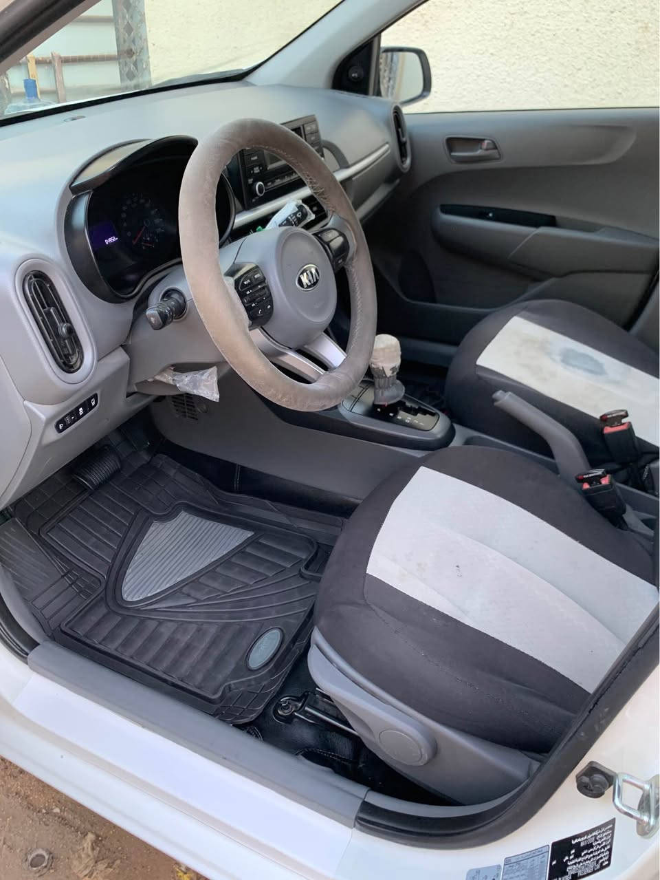 السلام عليكم
كيا بيكانتو موديل 2019 خليجي وارد الامارات رقم اربيل قديم سنويتها خلصت بشهر سابع كير ومحرك كفاله  بيها طعجه يم قبق البانزين وبارد بالجاملغ الامامي السياره عليها ادامه كامله بلكات جديده تخم تاير جديد باتري جديد دهن اصلي ليكومولي من شركه الجزيره العالميه  ماشيه ٦٦ الف مانع انزلاق حساس اطارات تحكم بالاناره الخارجيه لايت الامامي والخلفي عليه حمايه من الخدوش والتراب السعر 110 وبيه مجال
 البصره الصالحيه *********** البصرة, العراق
