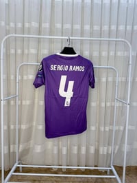 تايلندي • كمية محدودة • ٨ بدل ١٠