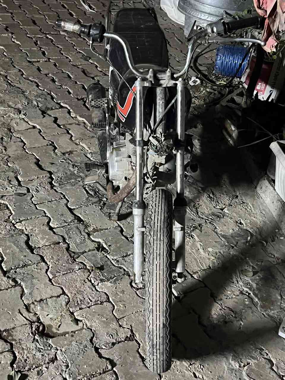 سلام عليكم دراجه للبيع  ربعه كير.  كلشي نظيف  محركما مفتوح.  سعره 250  رقمي***********
