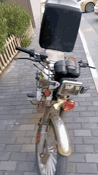 سلام عليكم دراجه إيراني موديل ٢٠٣٥ للبيع دراجه خير من الله تجي تأخذه كبل تطلع نقصه قبق باتري وصينية مكانه بغداد بسمايه ***********
