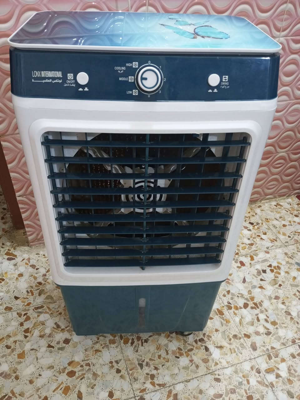 السلام عليكم ميز طعام جام 4كراسي سعر 150الف مبرده كنفيره سعر 60 الف اوفن طعام ب 55 الف كلهم نضاف رقم الهاتف *********** المكان الزعفرانيه
