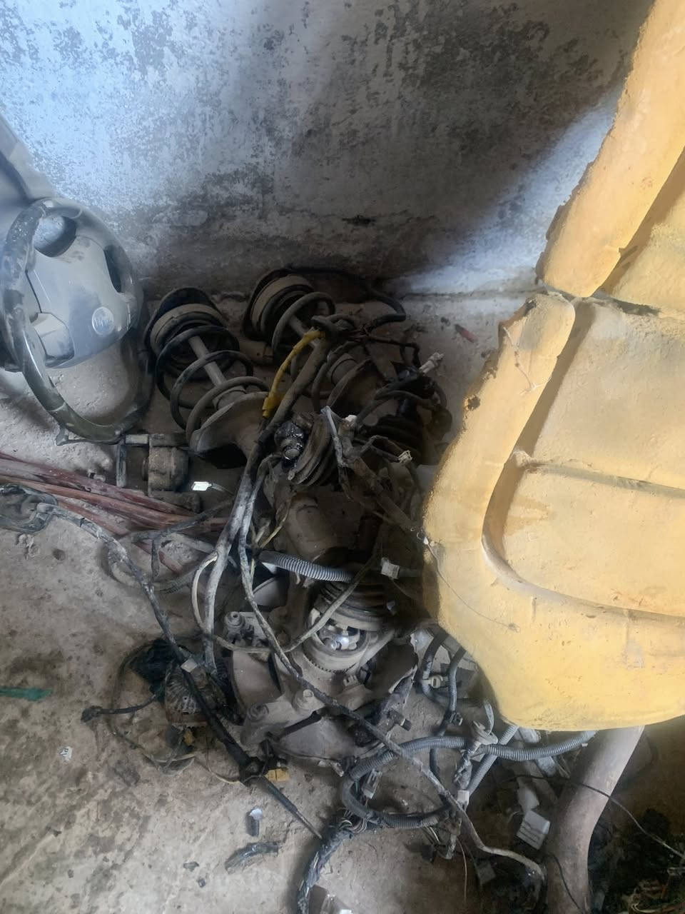 تفصيخ شتحتاج تصل وتدلل مكاني بغداد بديات ***********.   وعندي تخم ويل هوة وتايرة  ودعامية خلفية. وبيبان.  صفر أو تريد بيض كامل هنة وجامهن وبطاينهن
