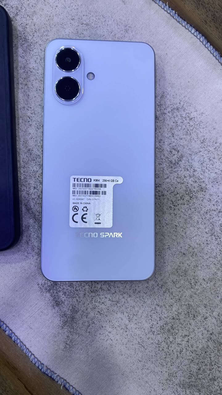 سلام عليكم موبايل للبيع اسمه تكنو سبارك كو 2 ذاكره 256 عشوائيه4+4 جهاز نضيف ومكفول ملحقات فقط كارتونه و كفر سعر  180 وبي مجال /***********
