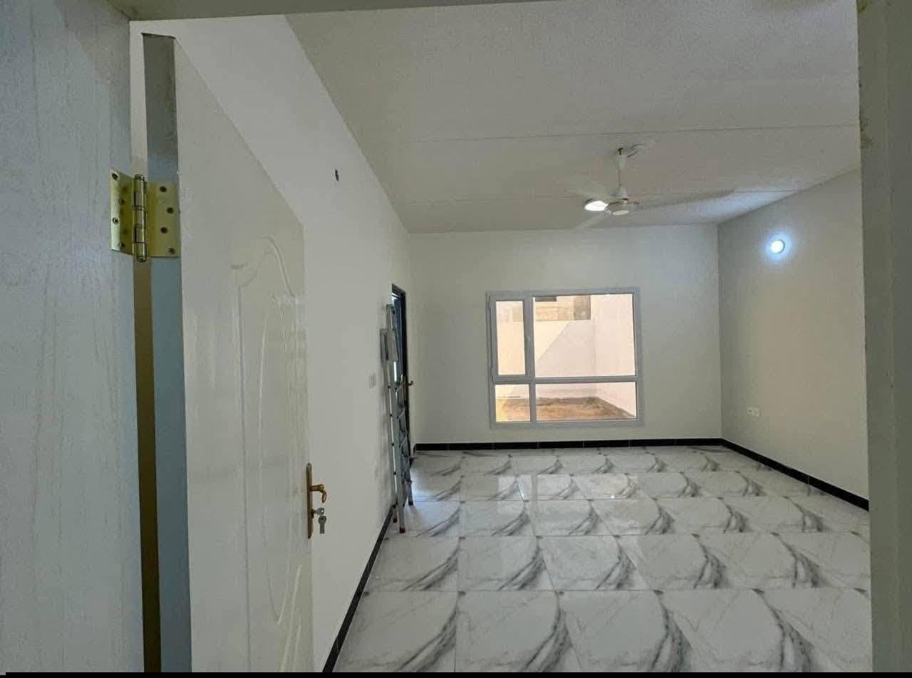 � دار 150م للايجار | مجمع القرية 2

📍 الدار زيرو  – طابق واحد 
✔️ غرفتين ، استقبال ، مطبخ ، صحيات
✔️ علماً توجد مدارس حكومية في المجمع

 الايجار : 350 (مقدمة ثلاث اشهر)
📞 للاستفسار | واتساب:
***********
