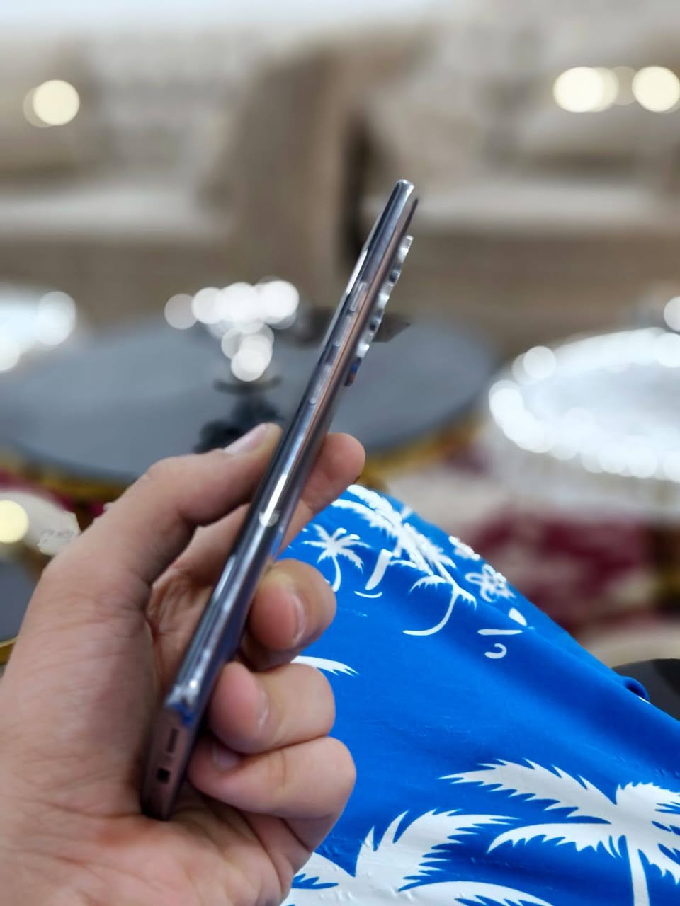 السلام عليكم موبايل تكنو كامون 40برو نضافتة شوفت العين كامل ملحقات معروف الموبايل 90فريم ببجي. ذاكرة256 مكاني بصرة الجزيرة للمراوس ***********

