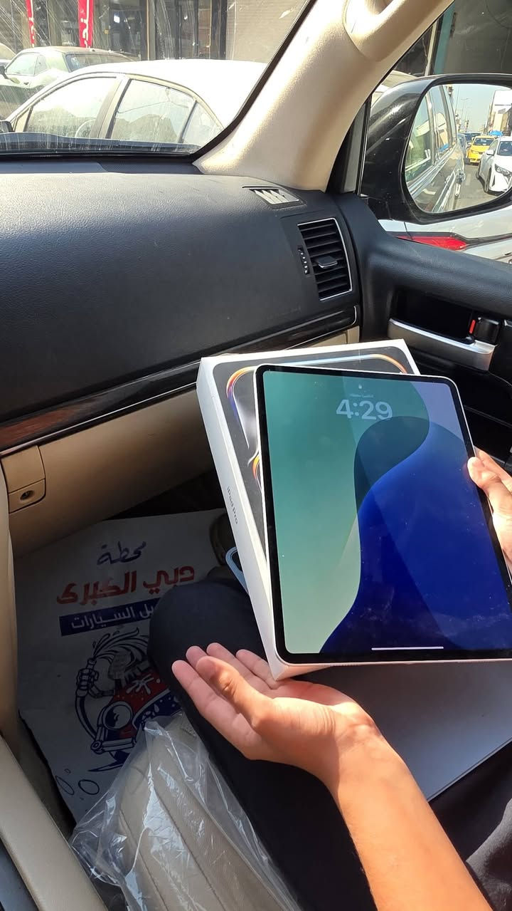 ايباد ايفون 
معالج N4
13 انج 
مساحة تخزين. 256
ضمان ماستر 
بطايريه. 99
عدد تورات شحن 55 
تشغيل لعاب 120فريم
تصوير 4K
محلقات كامله مع باكيت 
***********

***********
