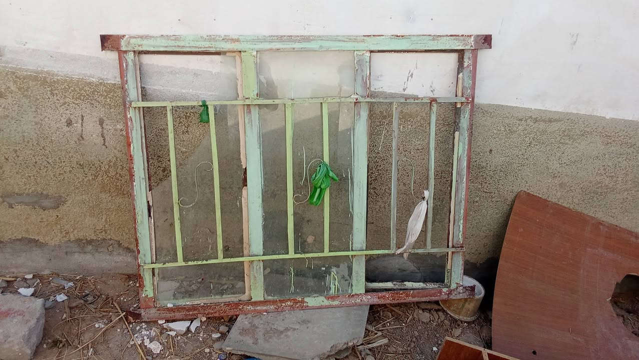 السلام عليكم شبابيك ابوي بان للبيع مكاني ناصريه شرايبي خير يدلل(***********)
