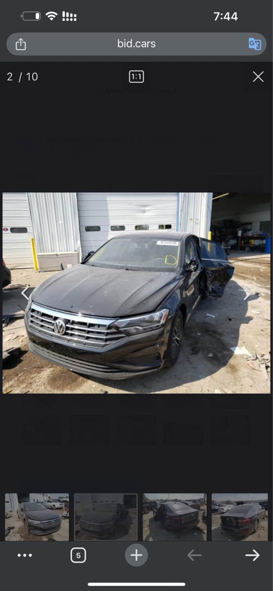 جيتا ار لاين فول مواصفات موديل2020 لون اسود ضرر بابين باب السائق والوراه مبدلين بأصلي وكالة بدون ايرباك ماشية 44 الف السيارة جداً نضيفة مكانها الموصل السعر162 وبي مجال
للتواصل *********** Singapore
