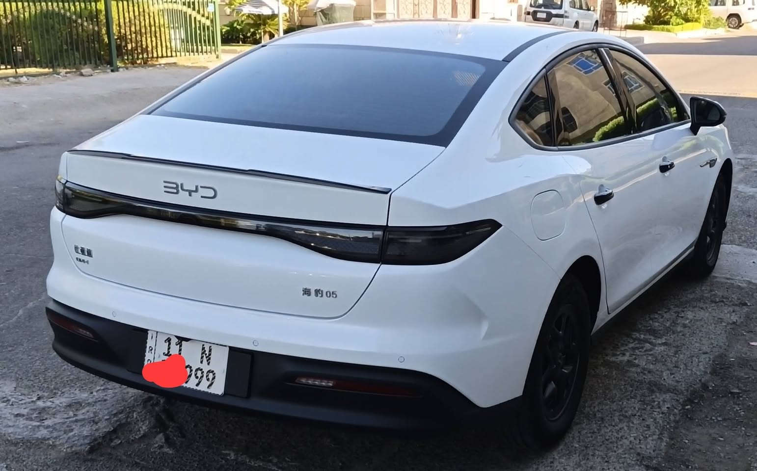 سلام عليكم من رخصة الادمن عندي BUD للبيع السياره شرط الفحص مكفوله من كل شي ماشيه 2600 كيلو عالمحرك الكلي 7000 كيلو ملاحظة(السياره بيه رقم مميز ) 
السعر 19700ويبه مجال متواجد عالفيس ***********

