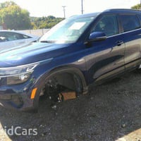 شباب عندي كيا سليتوز 2022 EX وارد امريكي حادثها تاير وبالعراق صار بيها...