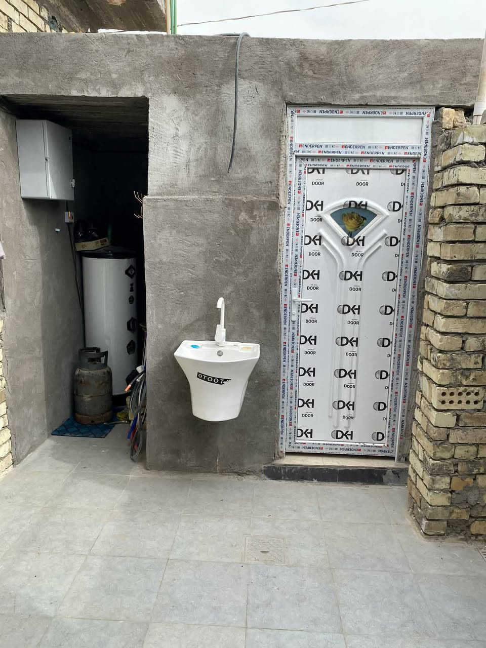 مكلف بالنشر 🏠🏡
بيت طابو زراعي مساحته 130 مربع ركن منطقة آل مراد مقابيله شارع قياس 9 متر البيت صاير ركن على شارعين شارع 9 متر شارع 6 متر البيت بناء درجة أولى بناء 2025 صب كونكريت استقبال جاهز كهربائيات وصبغ ولبخ كامل  مطبخ وصالة وغرفة داخلية بناءه مو كامل عازة ترتيبات بسيطة ويكمل حمامات اثنين داخلية وخارجية  منطقه مخدومه بكافه الخدمات ما عدا التبليط ماي اساله كهرباء ومجاري كذلك المنطقة مشمولة  بخدمات المجاري اللي من ضمن حدود البلديةللاستفسار أكثر اتصال على الرقم ‏‪***********‬‏

