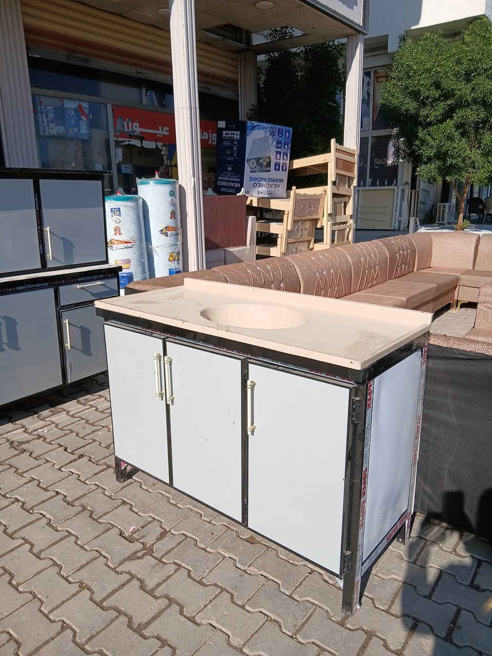 السلام عليكم 
كاونترات مترين ومتر ونص سنك متر ٣٠ مرمر جديد مكان بعقوبه شارع تحرير بهرز مجاور قاعات بيانو مقابيل مستشفى الحياه استفسار *********** يوجد خدمه توصيل
