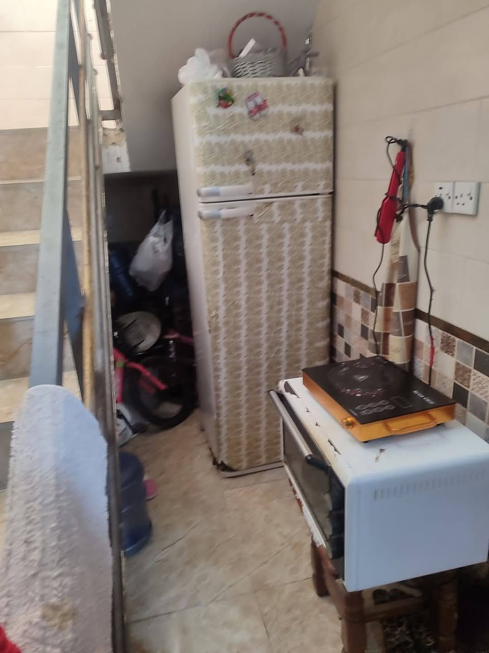 بيت للبيع في السريدات القديمه المربع الثالث ٧٥م السعر ٦٢للاستفسار ***********
