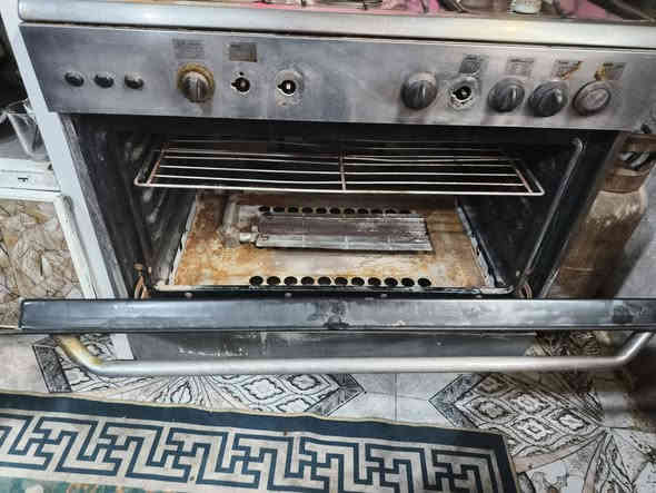 طباخ غاز ستيل مستخدم شغال والفرن شغال شرط الفحص
فقط نقص 3 كاكات 
السعر 100الف وبي مجال قليل 
مكاني ناصرية.الإسكان الصناعي. النزله الأولى قرب حولي الإسكان
الرقم ***********
