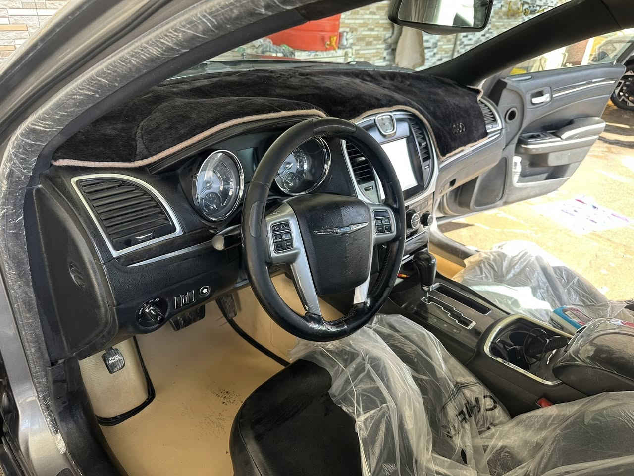 اوباما 201١   فول مواصفات
بانوراما وباقي المواصفات معروفه السياره استخدام شخصي وارد امريكي داخله كلين. ***********
