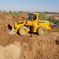 ورحمة الله  سايق شفل اطلع محافظات   اشتغل معامل أي شيء  إلي عنده لا يق...