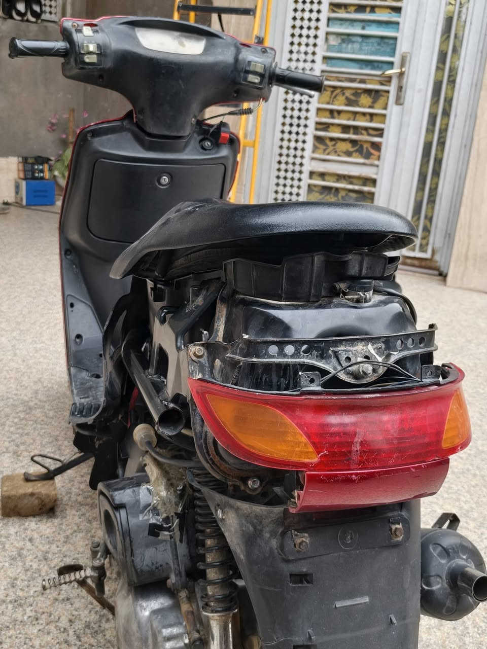 سلام عليكم دراجه فراشه مضيفه
صانصهFM
زوج تغيرات جدد
لايتات زنون 
سعر 200 بيه مجال 
رقم متوفر واتساب ***********
