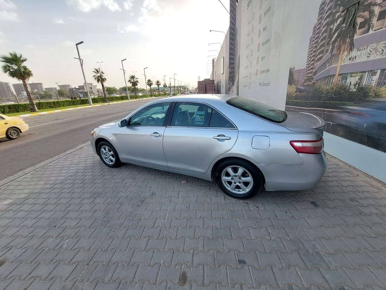 السلام عليكم كامري 2007وارد امريكي سونارها ناشره تبريدها يحتاج كمبريسر مكفوله من حادث القوي والدواخل بلاد صبغ اثر جراد فقط حزام  قماره قطره صبغ مابيها بلاديه رقم بغداد باسمنه السياره كلها ليبل واحد نضيفه ما متعوبه وتخم تاير وحداديه جديد سعرها 87 وبيها مجال حك الجيه عنوان بغداد الدوره او الغزاليه رقمي ***********
