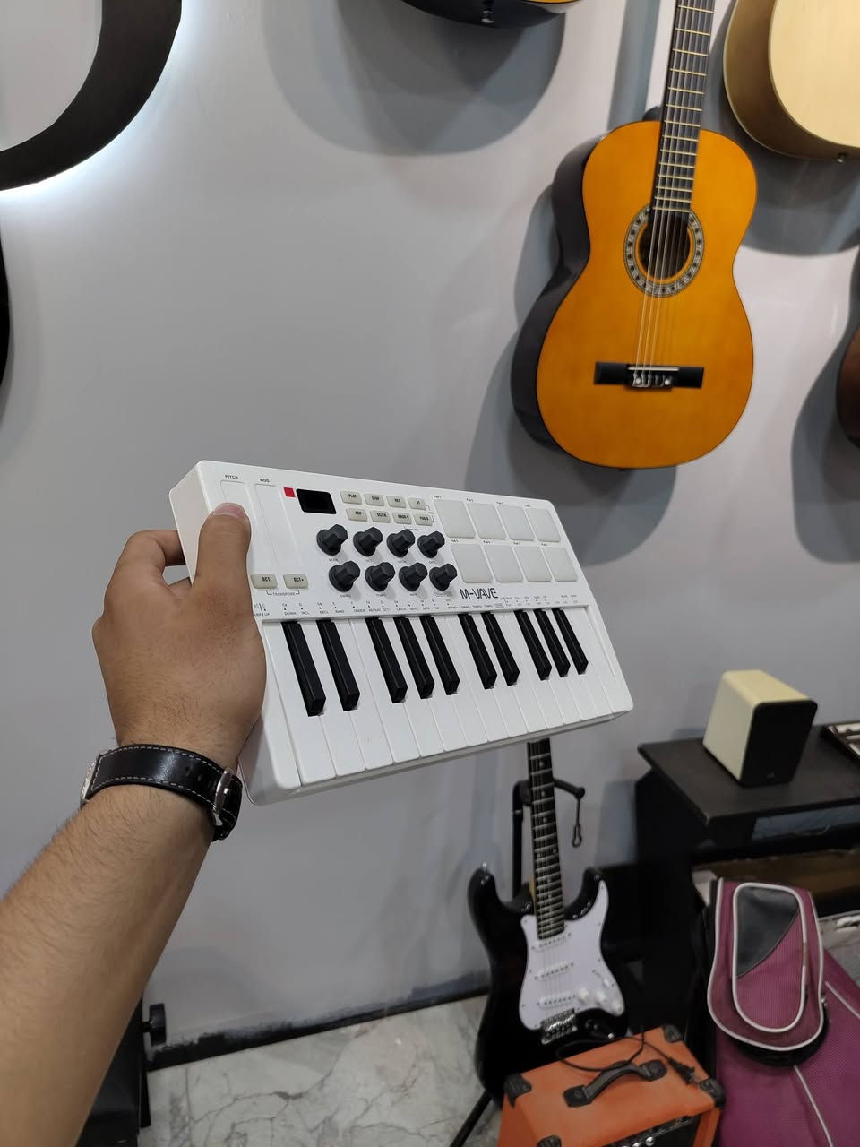 متوفر Midi keyboard باسعار مناسبة
للتواصل /*********** 
متوفر توصيل لجميع محافظات العراق

