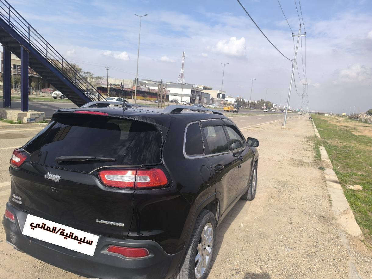 للبيع او مراوس: 🚘جيب شيروكي (بزون) لمتدد 2016
المواصفات:
• محرك اقتصادي 2.4 لتر 4 سلندر
• ناقل حركة (الگير)أوتوماتيك – 9 سرعات 
• نظام دفع رباعي ذكي 4*4 انظمة قيادة حسب التضاريس
• دخول ذكي وتشغيل بصمة
• شاشة كبيرة
• كاميرا خلفية دوارة
• تحكم تبريد شاشة 
• قطعتين تبريد 
• مقاعد جلد مقعد السايق كهربائي المقاعد الأمامية تدفئة +المقود
 • نظام صوتي فاخر
• مثبت سرعة 
• نظام مانع انزلاق 
• إضاءة LED نهارية وزينون 
# يحتوي على كوبون بانزين
• الضرر قطعتين صبغ البونيد وجامرلغ السايق أمامي 
#ايرباك سستم
• السيارة نظيفة من الداخل والخارج – استخدام عائلي
📁 شرط التحويل رقم ألماني سليمانية 
⚠️قابل للمراوسة حسب القناعة
📌مكان السيارة كركوك 
📞واتس ***********
