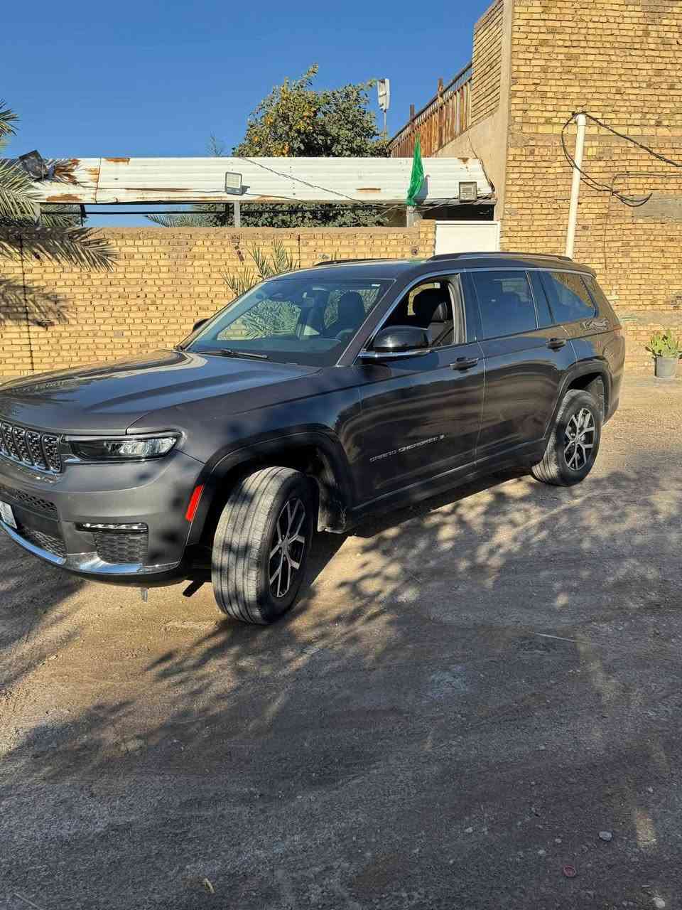 ســلام عـلـيٌكم
1)جـيـب كـرانـد شـيـروكـي 2024 

2)لمتدد فول مواصفات بانوراما ✅

4x4(3✅

V6 3600L(4✅

5)حساسات اماميه و خلفيه ✅

6)رادار خلفي وامامي✅

7)رادار نقط عمياء ✅

8)كامره خلفيه ✅

9)جلد كراسي VIP ✅

10)شاشه جبيره ✅

11)تدفئه كشنات امامي خلفي✅

6 قطع تبريد خلفي وامامي 4 ✅

13)السياره بيه قطعه وحده فقط بنيد 

14)كتاب شهداء بغداد كامل وجاهز السياره جديده ماشيه 17 الف ميل بس تاخذه ترقم وهاهيه رقم مجانا عله كتاب ذوي الشهداء السياره كت راديتر نفسيته كلشي مابي سياره جديده بمعنى الكلمه مال جناي✅

مكان السياره ميسان ✅

للاستفسار اكثر  ***********✅
✅***********

السعر 290$$ وبيه مجال
