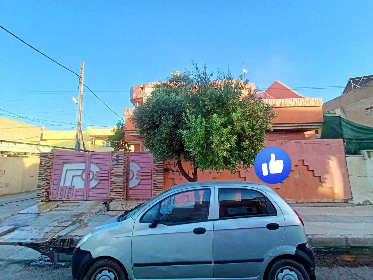 📍 منزل للبيع
📌 المنطقة:  حي النور 
أقرب نقطة دالة: قريب نوعاً ما قريب من شارع مول دانية ماركت

🏡 هل تبحث عن منزل ركن في حي النور؟
هل تريد بيتاً بطابقين مع كراج وسند رسمي؟
هل تبحث عن عقار صالح للسكن وبسعر نهائي مغرٍ؟
هل تريد منزلاً في منطقة راقية وقريبة من الخدمات؟
هل تبحث عن فرصة حقيقية قبل ارتفاع الأسعار؟

🔥 إذا كانت إجابتك (نعم)، فقد وجدت ما تبحث عنه...

📐 المساحة: 168 متر 
📏 الأبعاد: واجهة 12 متر  
                والطول 14 متر

🏠 تفاصيل المنزل:
🔹 المنزل مكون من طابقين 2

🔸 الطابق الأول:
✅ غرفتا نوم
✅ غرفة استقبال
✅ مشتملات
✅ صحيات كاملة
🔸 الطابق الثاني:
✅ غرفتا نوم
✅ هول
✅ صحيات كاملة

🏡 عدد السطح 2

💧⚡ الماء والكهرباء متوفران بالكامل.

✨ مميزات العقار:
🌟 البيت ركن
🌟 يقع على فرع بعرض 12 متر
🌟 يحتوي على كراج للسيارة
🌟 الطابق الأول بناء سنة 2000
🌟 الطابق الثاني بناء سنة 2013
🌟 صالح للسكن وقابل للترميم والتطوير حسب رغبة المشتري
🌟 المنطقة هادئة وراقية
🌟 السعر مناسب جداً مقارنة بالموقع والمواصفات.

📑 الوضع القانوني:
✔️ العقار بسند رسمي
✔️ التحويل مباشر

💰 السعر:
🔹 السعر السابق للمتر: 1,870,000 دينار
🔹 السعر السابق للبيت: 314,160,000 دينار

🔥 تم تخفيض السعر للجادين:
✅ السعر النهائي للمتر: 1,670,000 دينار فقط.
✅ السعر النهائي للبيت: 280,560,000 دينار فقط.

📩 للتواصل:عبر الماسنجر أو 
واتساب📱 ***********

سارع بالشراء قبل فوات الاوان 
🌷 وتحياتي للجميع.

