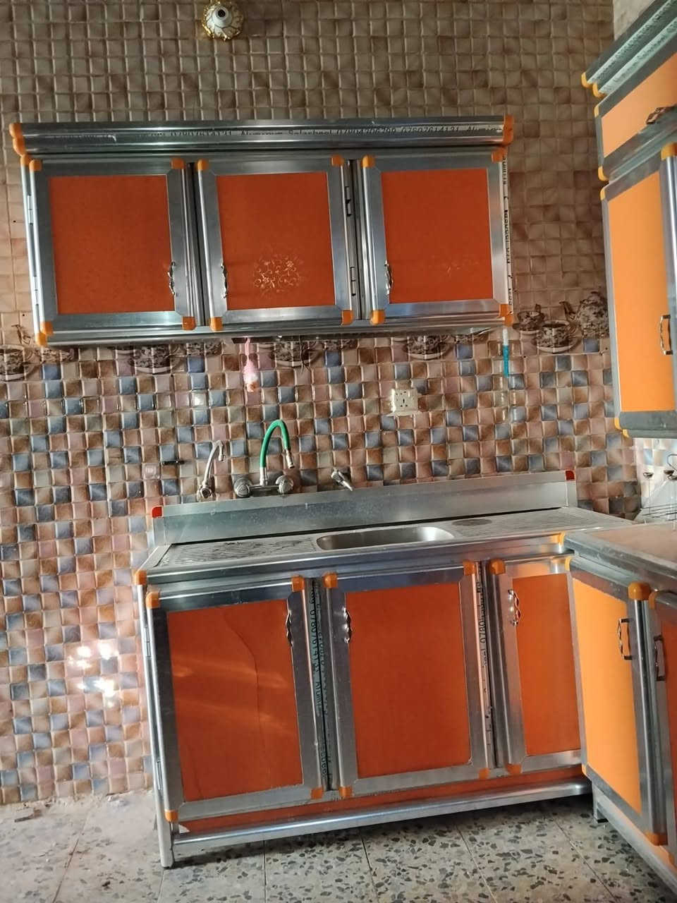 سلام عليكم عندي كاونتر نظيف سعره ٣٥٠ وبي مجال *********** مكان نجف نداء
