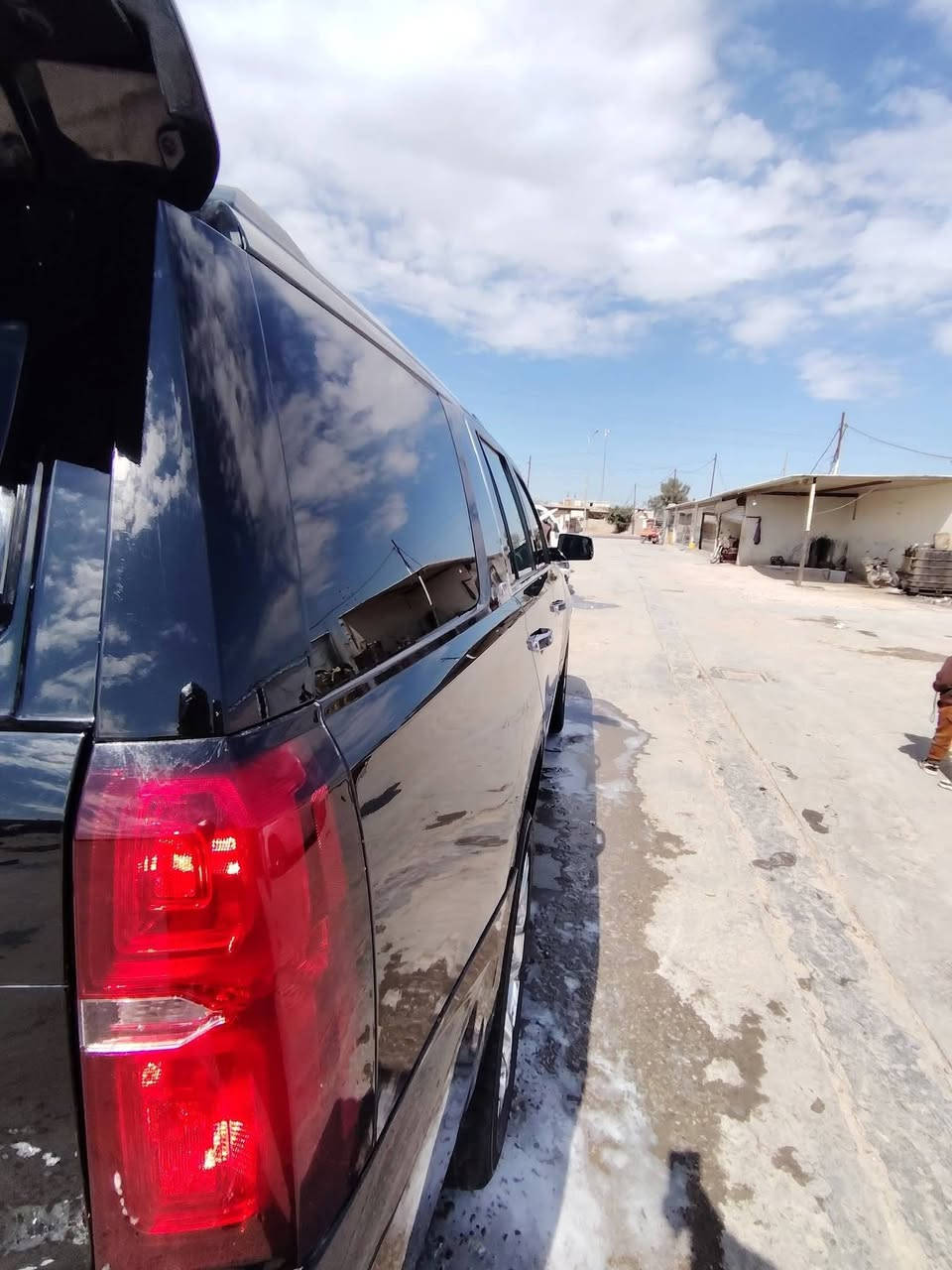 السلام عليكم السيارة تتسجل بالقرار الجديد
تاهو ادوات 2017 برايمر سونار مرفق مع المنشور بدون كص
مواصفات البرايمر معروفه 
داتو شو .عداد إلكتروني دجتال . فتحه . بصمه . كشنات تتفئه تبريد . DVD .رادارات. حساس امامي خلفي . ستيرن كهربائي+تدفئة . كشن خزن . صندوق كهرباء .كار بلي . دوسات شفط. مري شفط. وباقي المواصفات المعروفه مال البرايمر اعلى فئه السعر 200 شدتين

مكان السياره ديوانيه عفك 
للاستفسار الاتصال ع الرقم***********
