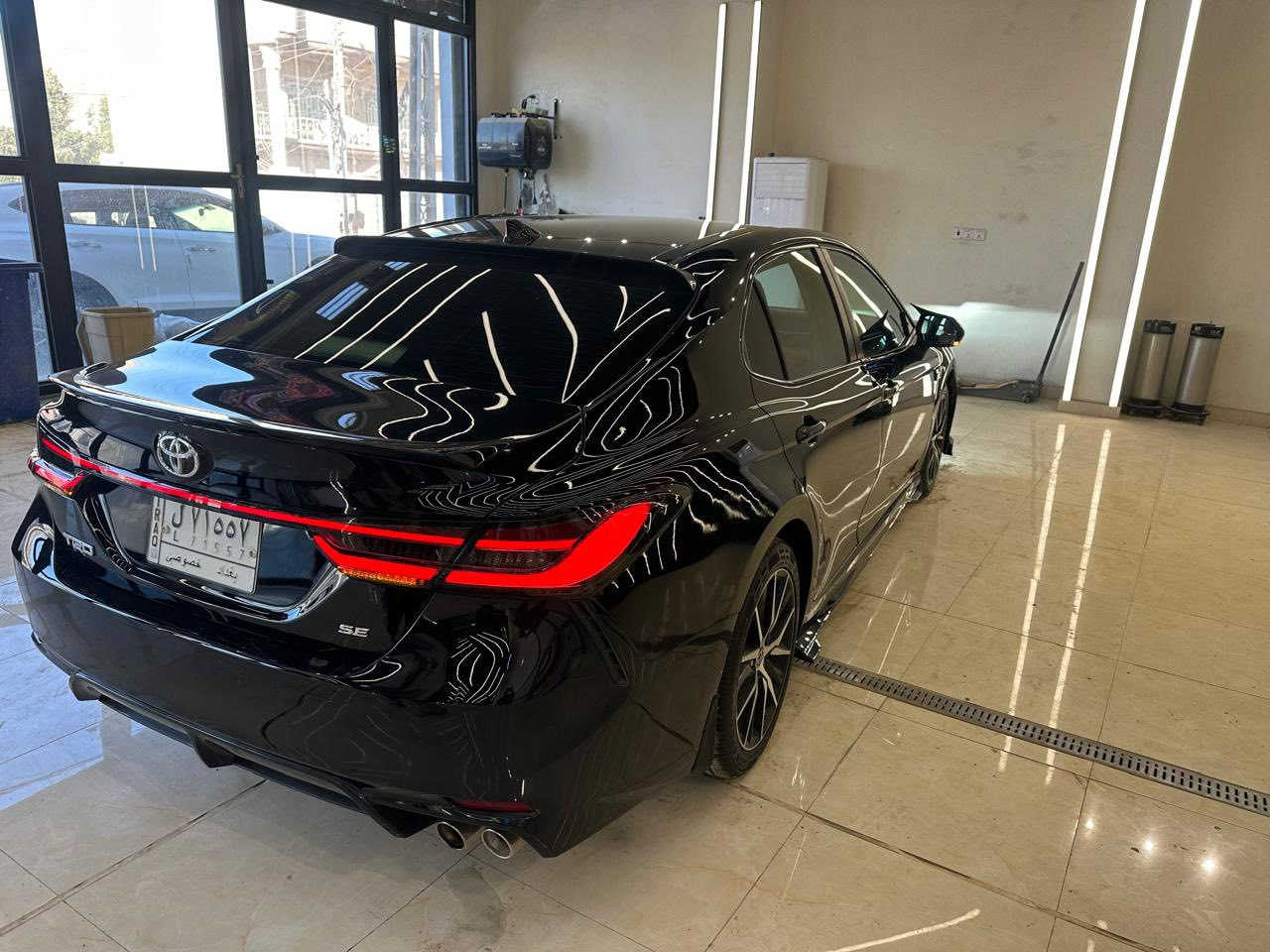 السلام عليكم 
Toyota Camery  SE+  2022
208$ 
ماشيه 59 ميل 
فتحه - بصمه - داخل احمر - سياقه ذاتيه - الكثير من المواصفاة 
تايرات جدد عدد ٤ 
باتري جديد 
محدثه شكل لكزز من الامام وشكل BMW من الخلف فقط التحديث مكلفني 1800$ 
حادثها ٣ قطع ونصف فقط لاغير 
بدون دواخل بدون شاصي بدون لغد بدون بدنه 
سونارها وصور الحادث مع المنشور 
مكانها بابل الحله 
اني مستوردها على ايدي واني مرقمها ناشر صورها قبل الترقيم وقبل التحديث 
ملاحظها مازداتها الاصليه جميعها موجوده مع السياره
  
السياره عدى حادثها الي ذكرته الباقي كله مكفول 
للتواصل ***********

