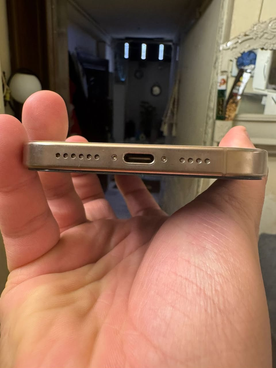 ايفون 16برو ماكس ذاكرة 256
كامل مع ملحقات كارتون
وكيبل بعده مامفتوح
مستخدم قليل
بطاريه 100
مشحون 200مره بس
مابي اي طخه 
***********
واتساب اكو
