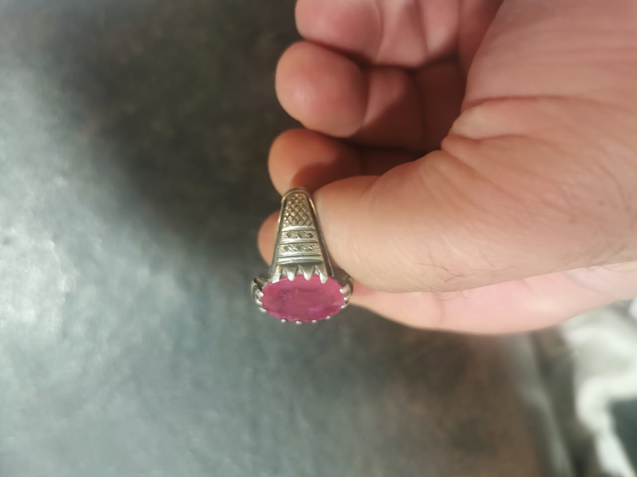 خاتم ياقوت روبي طبيعي  .. للبيع فقط   ... التواصل ( فقط ) على الواتس اب ***********
