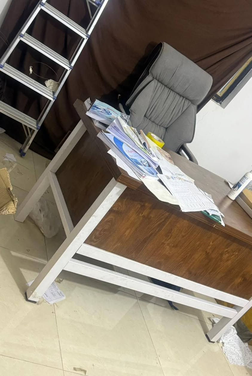 كنتور ٦ ابواب
مرايه عاموديه 
ميز مرايه 
ميز مجرات ممصورته هم يجي وياهه 
طابوريه 
و٢ مجرات لي يم جربايه
__________________
وهذا ميز دراسه أو رسبشن  جديد مابي ولا شخط 
الميز ١٢٠ 
والكرسي ٥٠ دوار جديد هم


**إذا كنت صاحب هذا الإعلان وتريد حذفه لأي سبب، رجاءا أرسل رسالة إلى الدعم الفني**