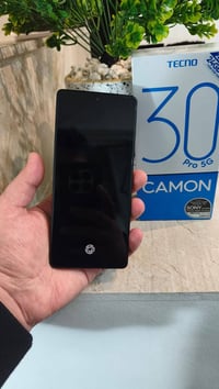 (بيع مستعجل جدآ)  تكنو كامون 30 برو 5G مع كارتونه الاصلي وملحقاته ولاص...