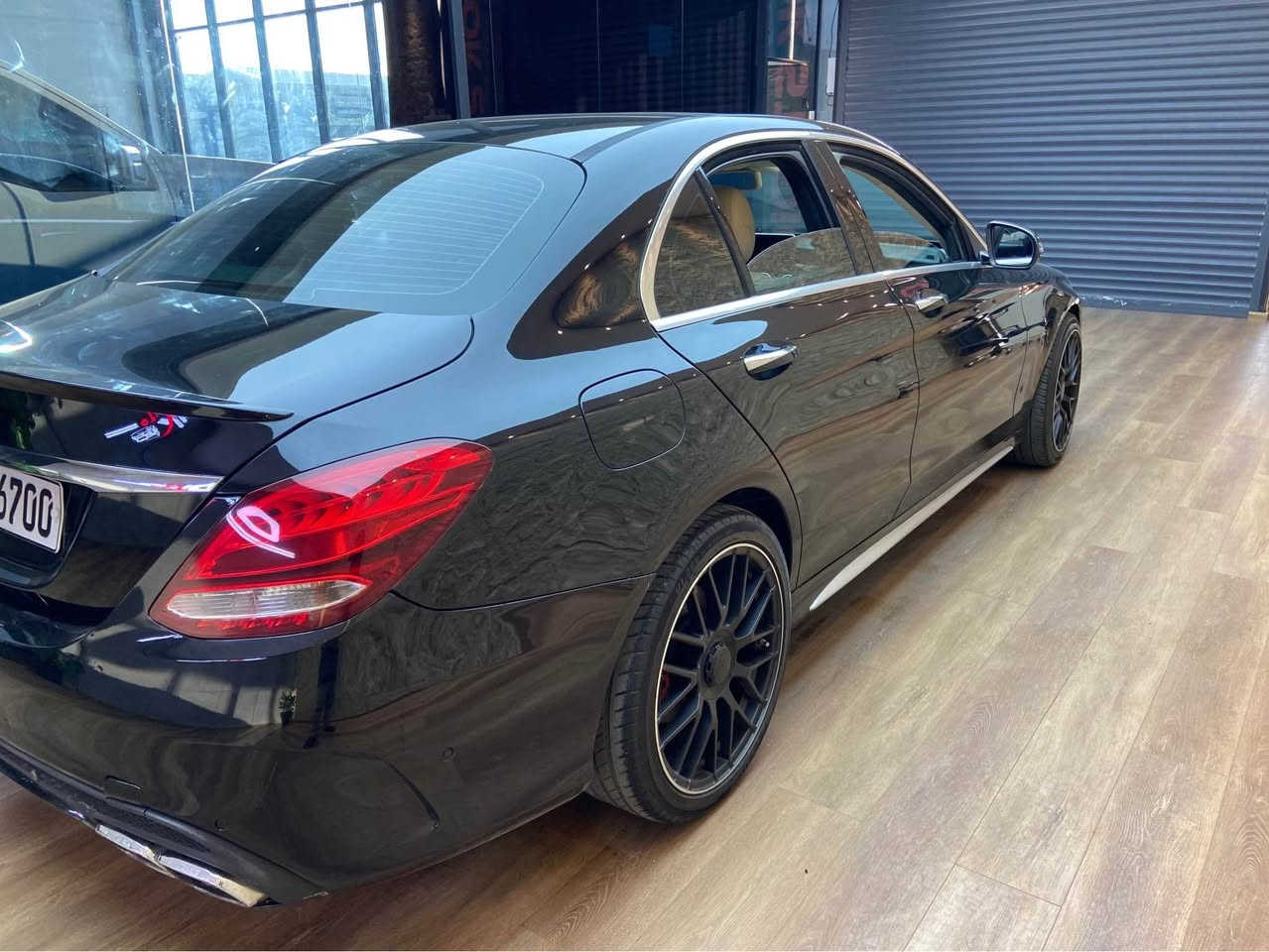مارسيدس:c300 
موديل:2016
فول فول موسفات
كامل ده سكارى كراوه به:AMG
يه ك دينار مه سروفي نيه 
سه نه ويو هه موشتيكي تازه 
به ناوى خومانه وه يه 
تايه و ويلي ٢سايس 
مكينه و كيرو ته بريدي به شه رت 
سعرى خوار بازار 
سعر ١٦٨ مه جاليكي برايانه 
*********** السليمانية, العراق
