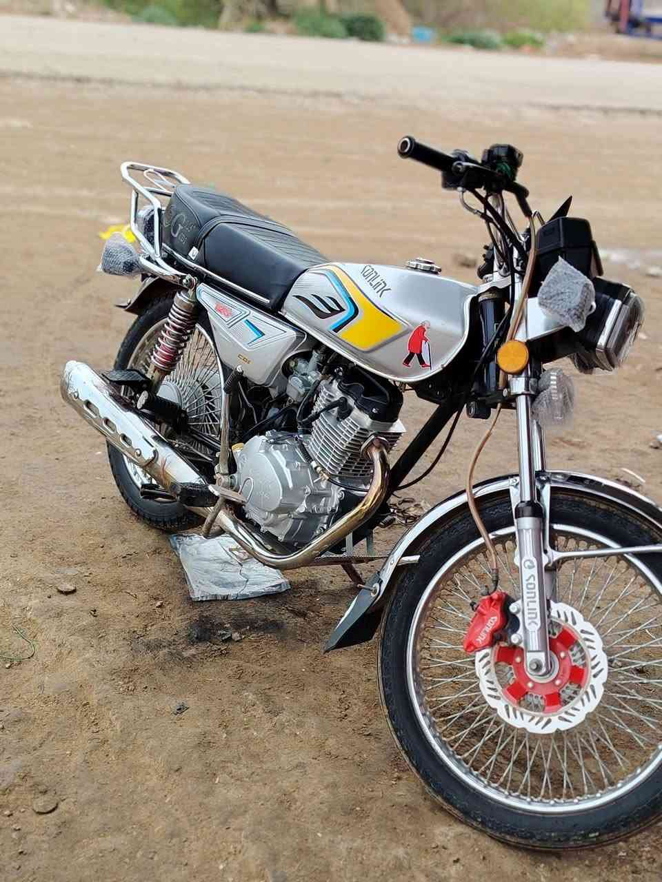 سلام عليكم للبيع تايكر سونك موديل٢٤شكل الجديد كفاله من أوراق سكنر كلشي مابيه نقص برغي السعر ٦٥٠بيه مجال مكاني بابل الحمزه الغربي قرب معمل السكر لاتصال ***********
