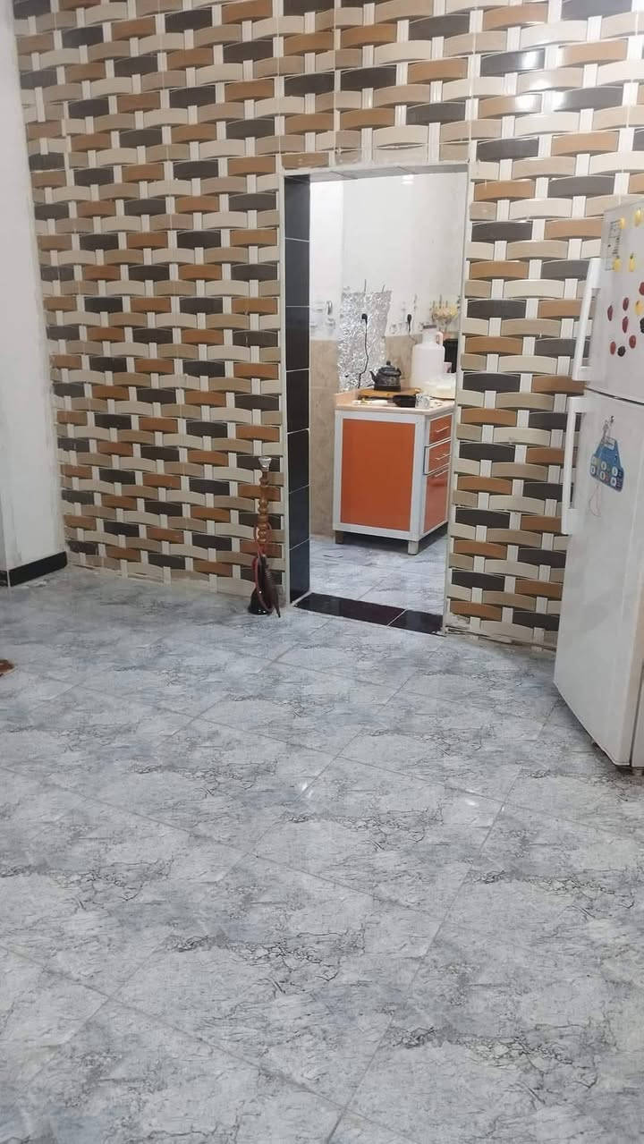 بيت للبيع  او مراوس في حي جوادين بشارع تارتان عطاء ركن ع شارعين  المساحه 150سكف صب وسقف ثانوي
يتكون من 2غرفتين  نوم وصاله  ومطبخ واستقبال و حمامين 2 وصحيات السعر 35قفله الاستفسار تصال فقط‏‪0772 248 6761‬‏
