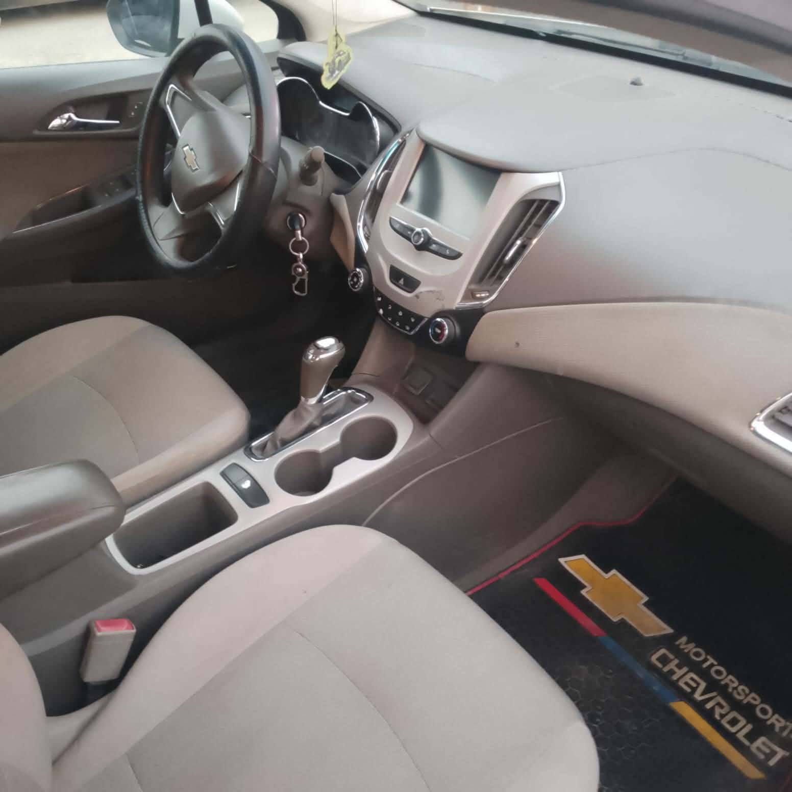 شوفليت كروز 2018
محرك كير مكفول 
تبريد غير شقال
حادث قطعتين جامغ امامي ايمن تبديل وايرسر تعديل
عنوان بغداد ابو غريب
التواصل خاص او ***********
السعر 85
