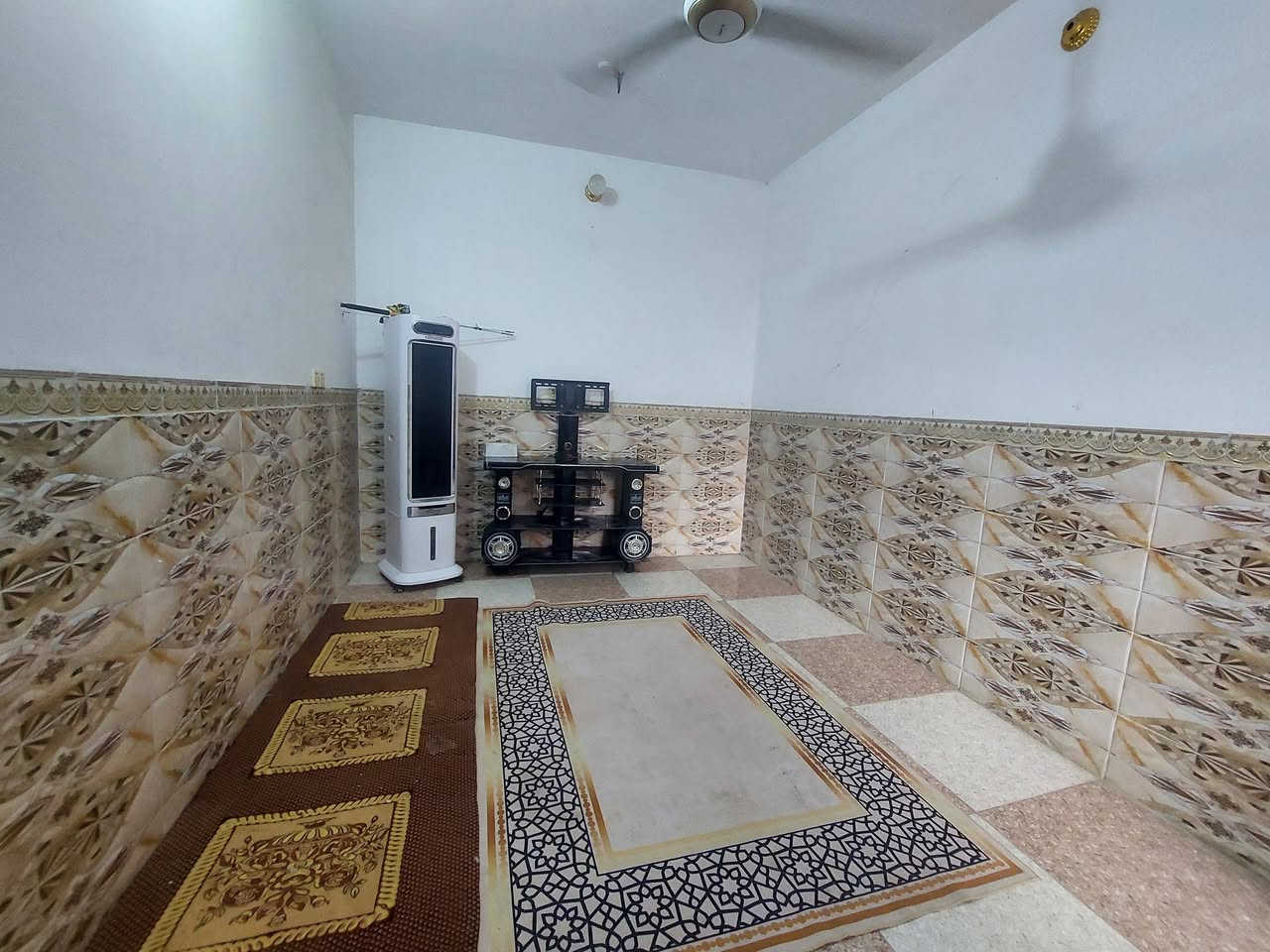 السلام عليكم بيت للبيع المساحه ١٤٠ سند زراعي حولي البنون مجاور معهد القلم وتوجد أيضا قطعه ارض ٢٠٤
الرقم ***********
