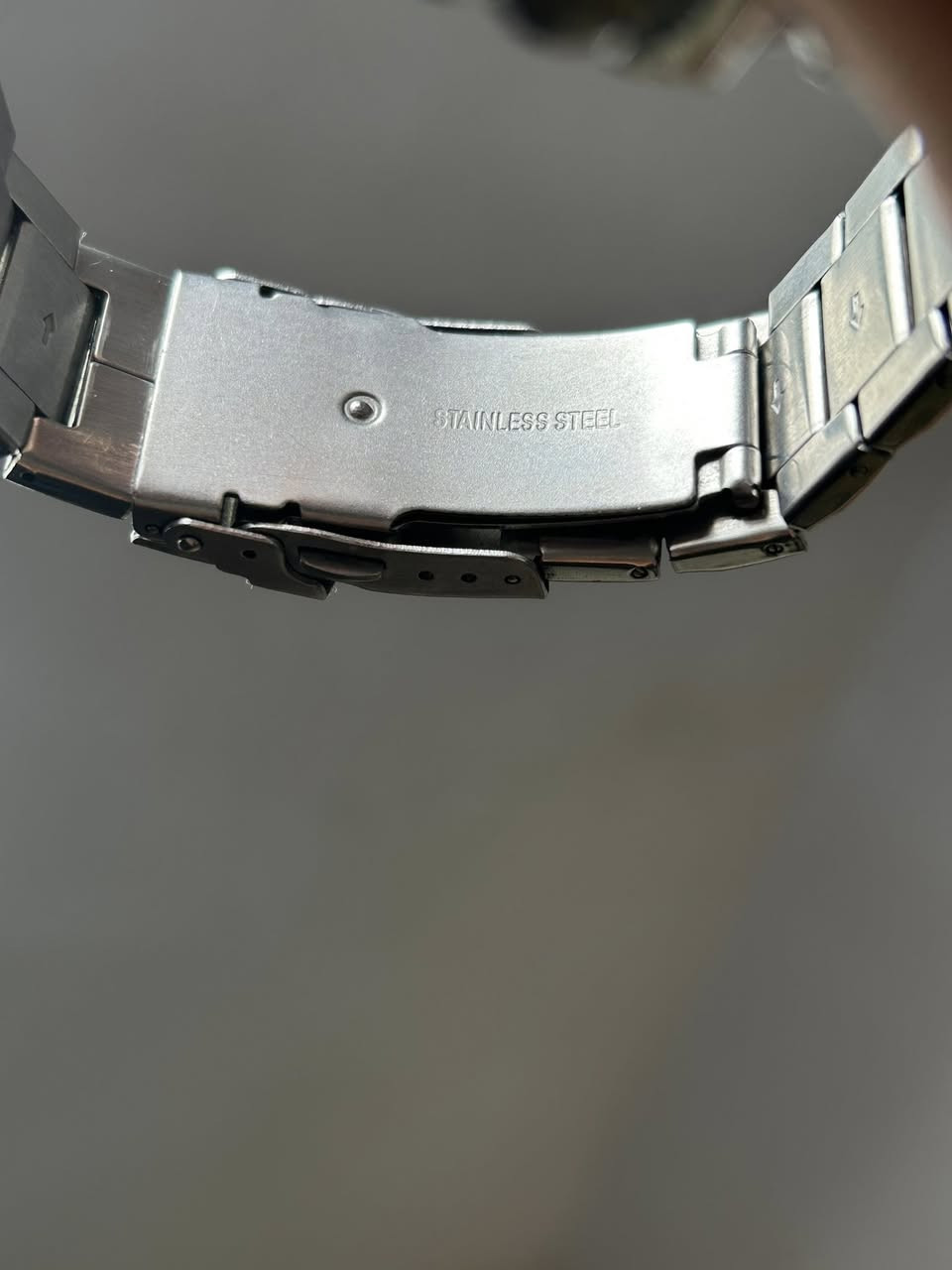 السلام عليكم ورحمة الله وبركاته
ساعه كاسيو ادفايس
مينه اسود ميل طياره 
كل السناتر شغالة بيها الوضع الاقتصادي الظهر حفر كل شي بالساعه شغال بيها اوراقها  و كتلوك الشرح 
عنواني هبهب السعر 50 
***********
