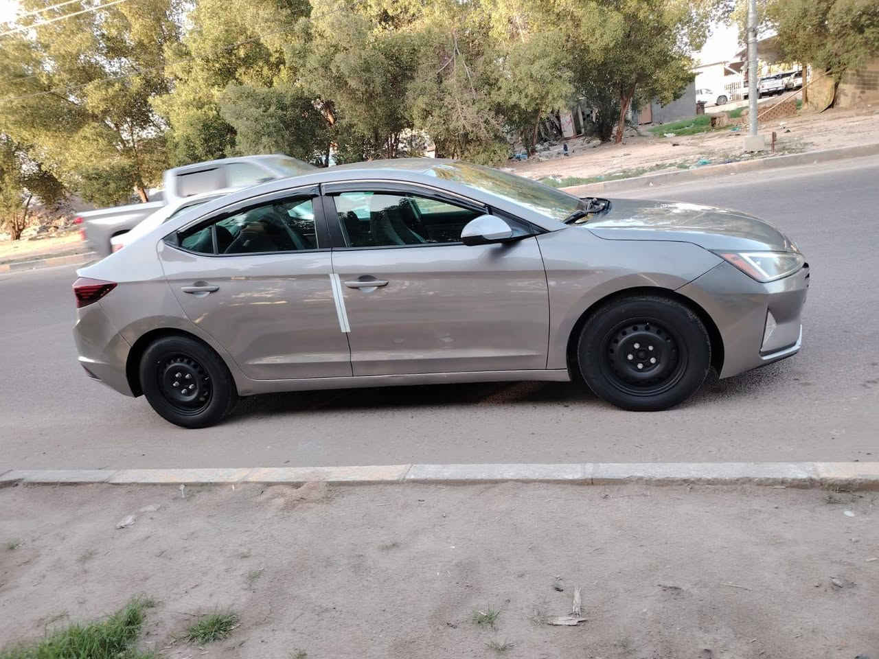 السلام عليكم سياره نوع النترا موديل 2020 مكينه حداديه تخم تاير تبريد مكينه 2000 دوش بيه مكانات صبغ بدون دواخل  فقط اتصال السعر 118 وبيه مجال العلوان كربلاء رقم الهاتف ***********
